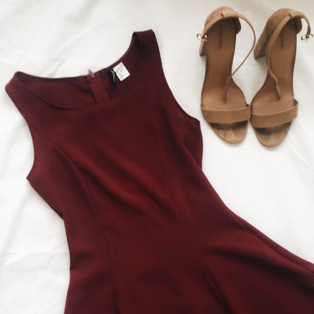 Sleeveless Maroon Dress